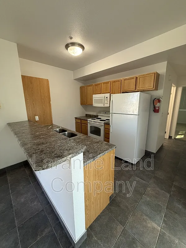 1 bed, 1.0 bath, $1,050 — Photo 3