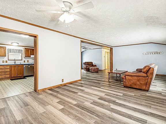 3rd image of 7299 White Swan Ln