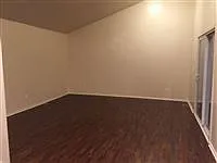 1107 Eastoak Dr — Photo 2