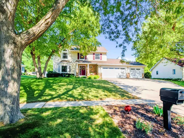 412 Bonnie Rd, Cottage Grove, WI 53527