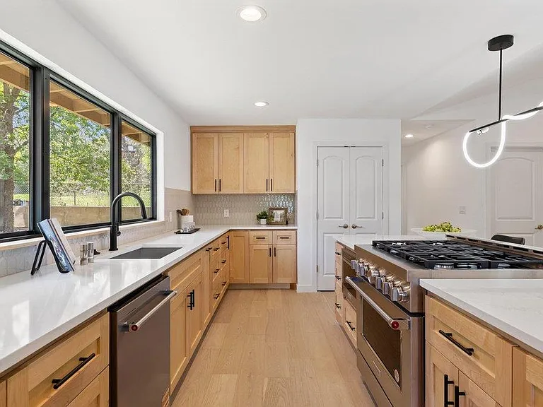 2503 Rockingham Dr — Photo 15