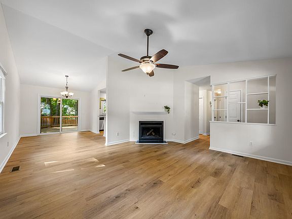 4th image of 223 Trillingham Ln