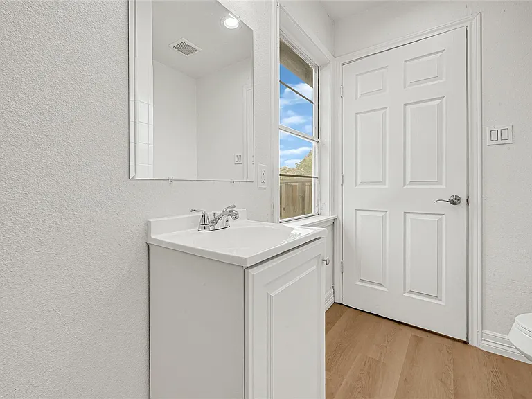2631 Mansfield St — Photo 14