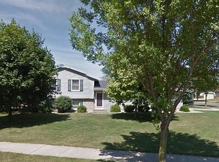 1841 Forest Lake Dr SE, Kentwood, MI 49546