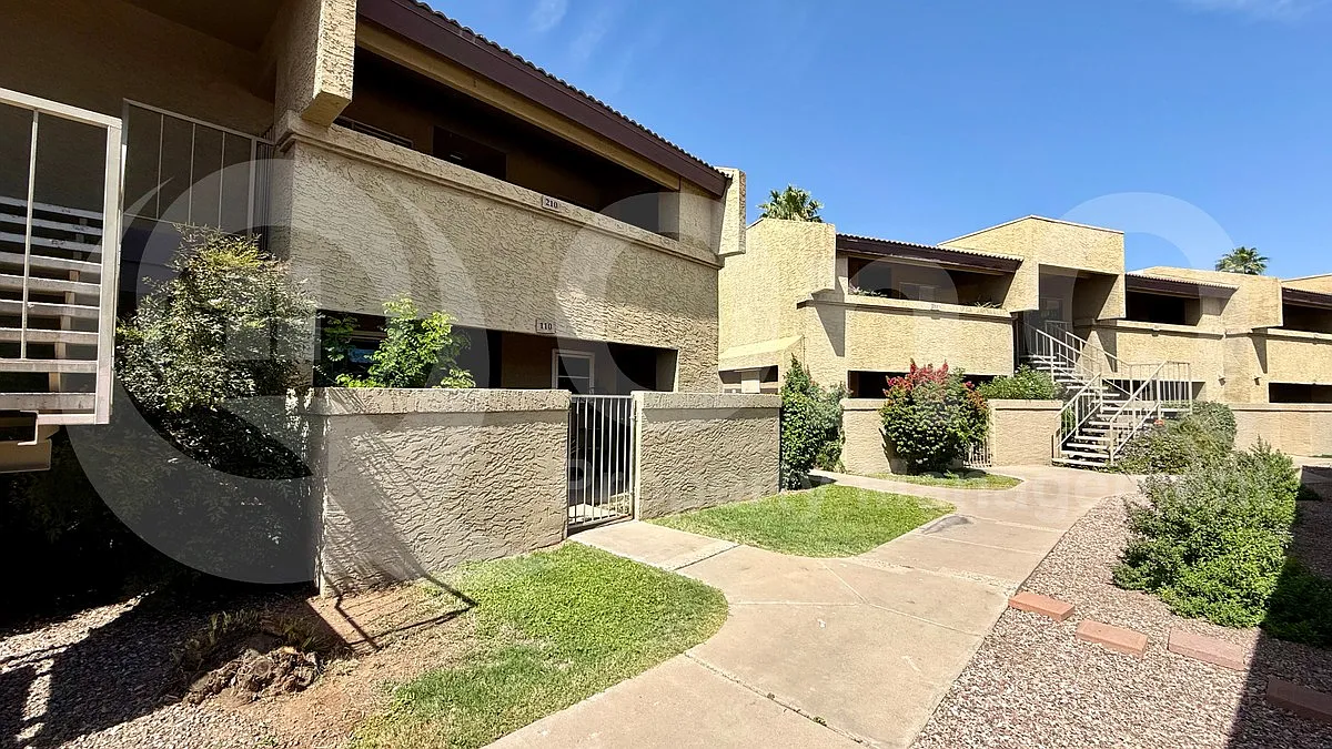 Building Photo - 4050 E Cactus Rd #110