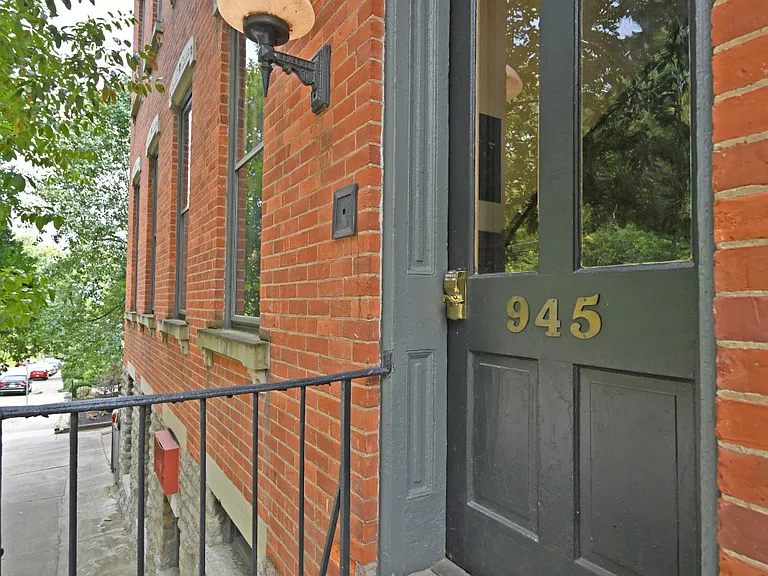 945 Parkside Pl #2 — Photo 5