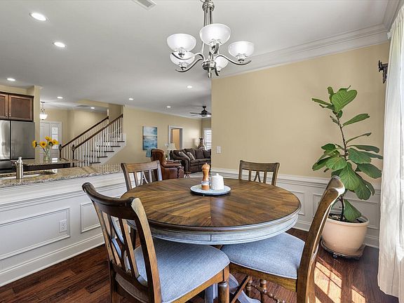 3rd image of 1904 Chestnut Oak Ln