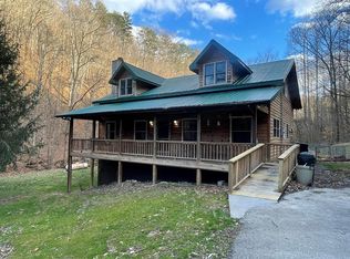 592 Perkins Branch Rd, Lost Creek, KY 41348