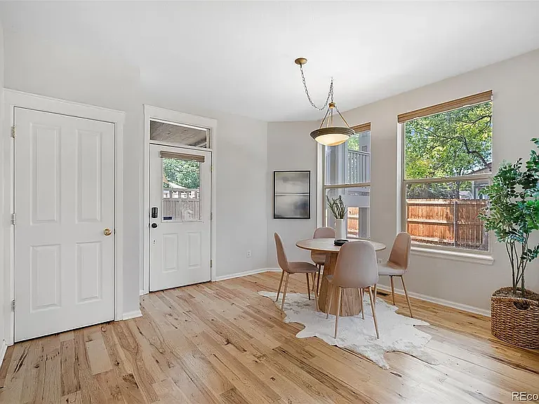 2 bed, 2074 sqft, $3,000 — Photo 2
