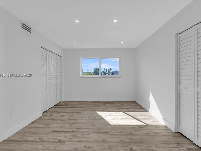 7925 Carlyle Ave #402 — Photo 10