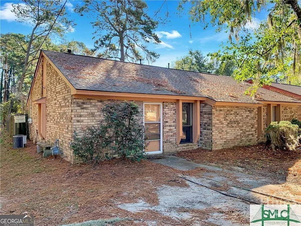 2 bed, 1.0 bath, 898 sqft, $1,525 — Photo 1