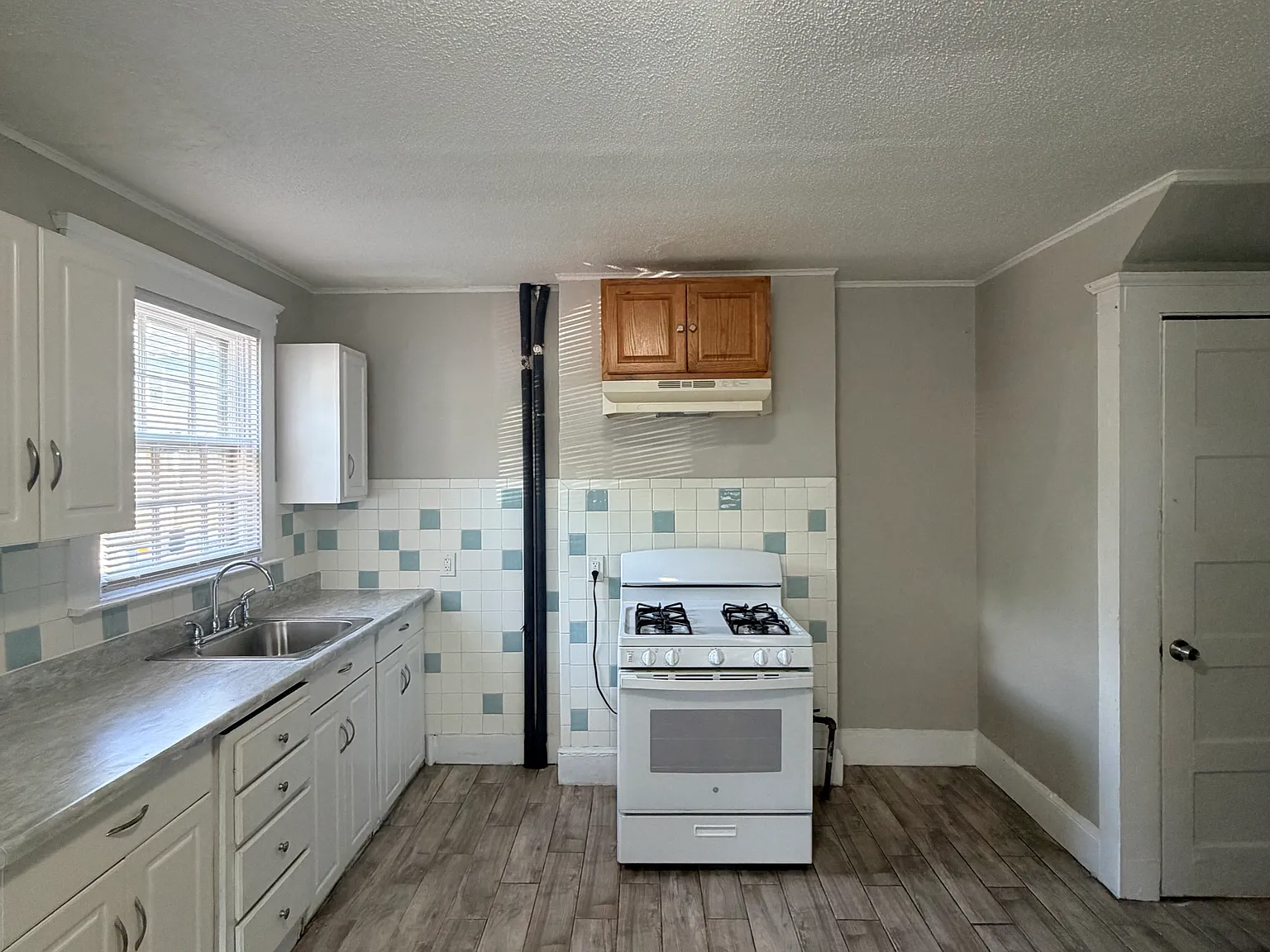 5 bed, $2,250 — Photo 2