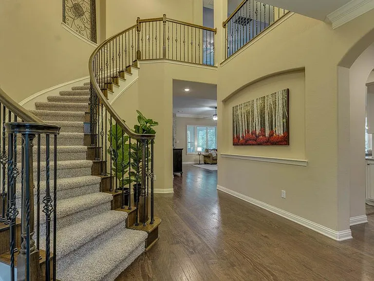 308 Duffy Ln — Photo 2
