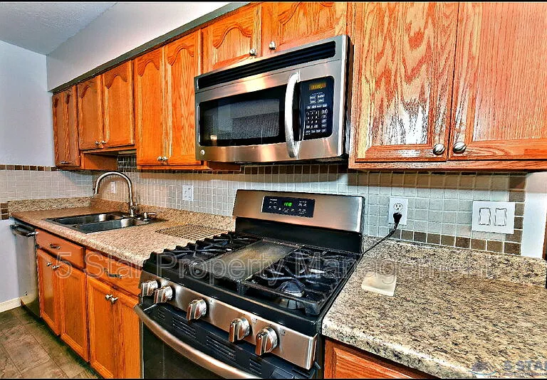 10117 Mercedes St — Photo 17