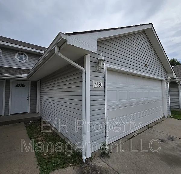 4460 S Elizabeth Ave — Photo 2