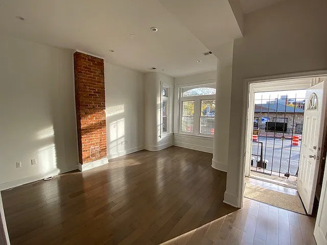 2 bed, 1.5 bath, 1078 sqft, $3,300 — Photo 2