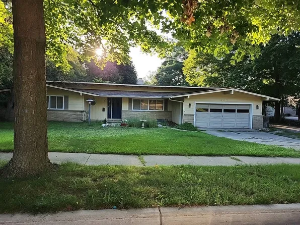 402 S Baldwin St, Greenville, MI 48838