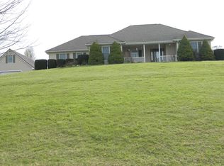 529 Colecrest Dr, Chilhowie, VA 24319