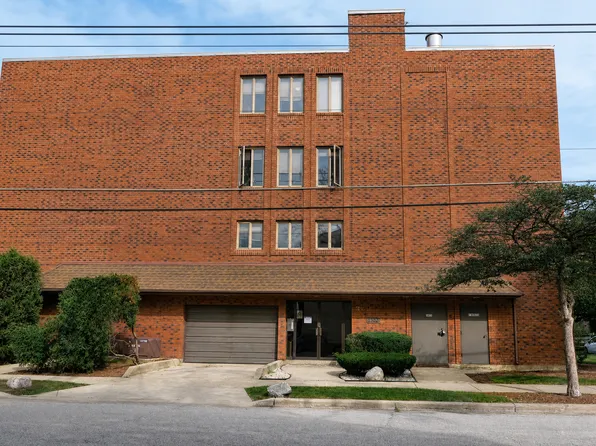 1302 E Washington St APT B1, Des Plaines, IL 60016