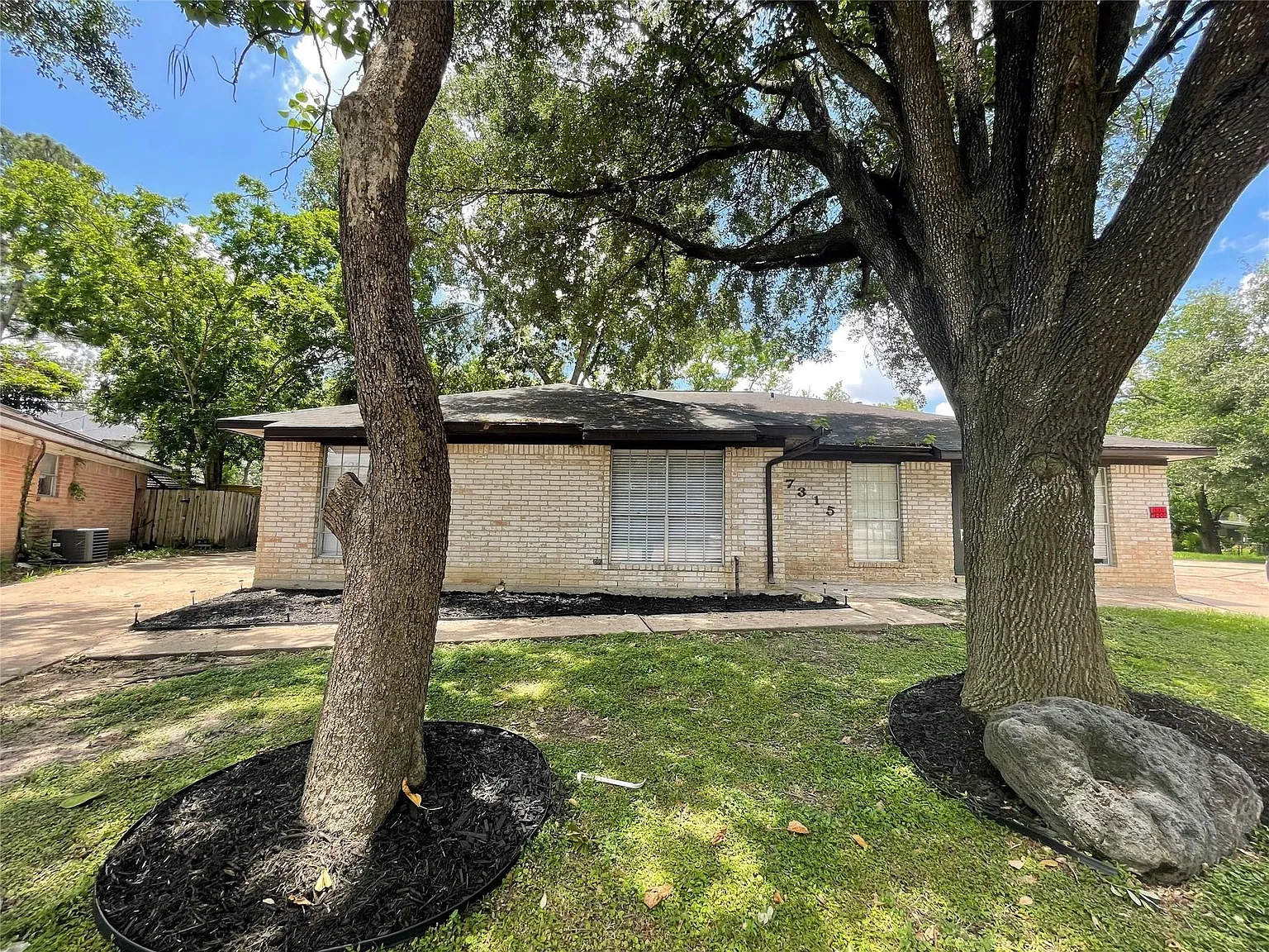 3 bed, 2.0 bath, 1174 sqft, $1,800 — Photo 2