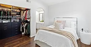 SW 27th Ct — Photo 6