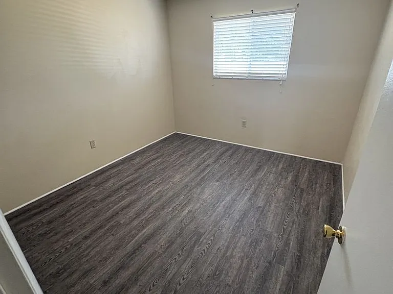 710 W Rosewood Ln — Photo 7