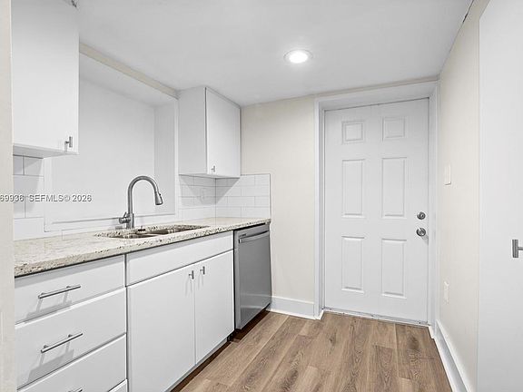 5th image of 2234 Phillippi St