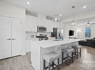 1217 Ashbury St, Charlotte, NC 28216