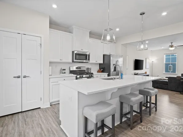 1217 Ashbury St, Charlotte, NC 28216