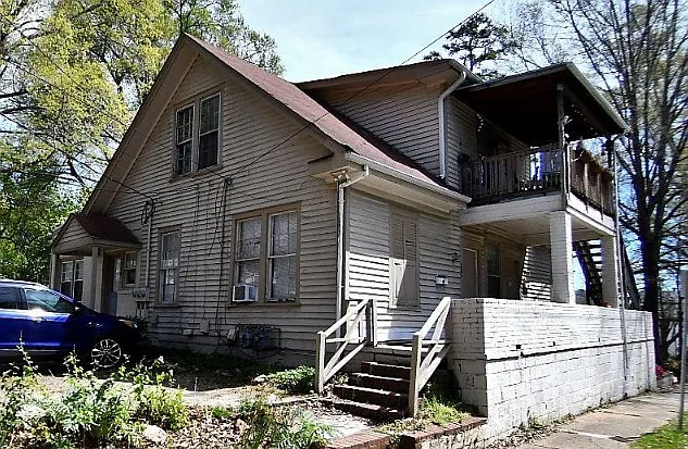 216 Dexter Pl — Photo 2