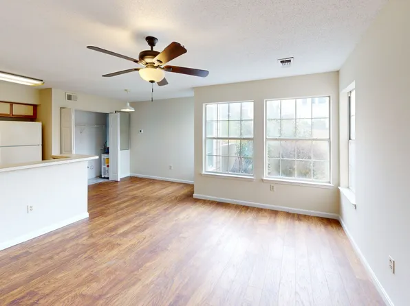 128 North Street APT 17, Groton, CT 06340