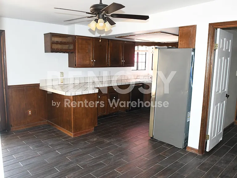 325 W Highland Ave — Photo 24