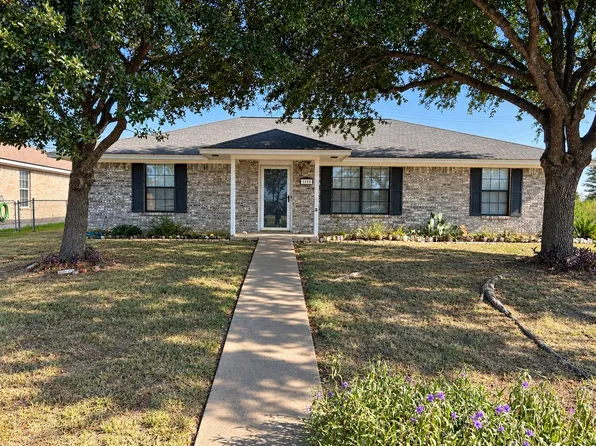 111 Larabie Cv, Giddings, TX 78942