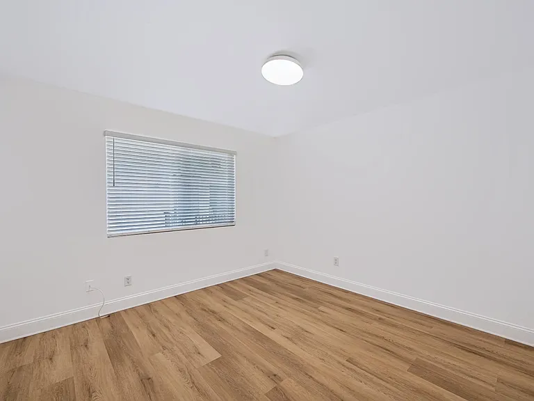 510 Spring Rd #120 — Photo 15