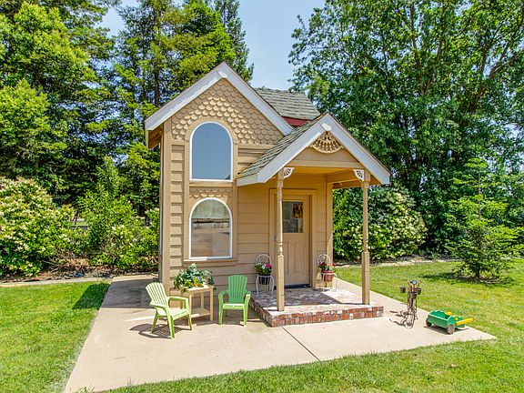 Children's playhouse