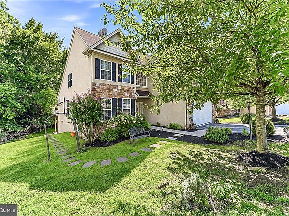 3rd image of 305 Carolee Cir