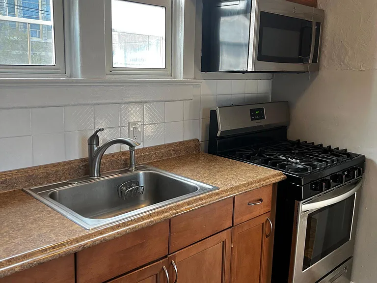 615 2nd Ave #4 — Photo 8