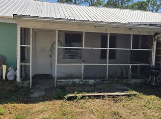 10 W Pine St #3, Lanark Village, FL 32323