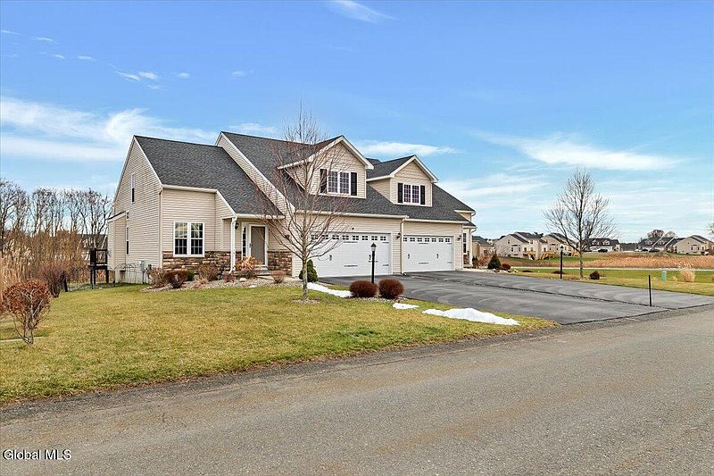 3rd image of 16 Paar Way