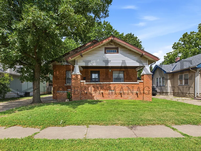525 S Chautauqua Ave — Photo 1