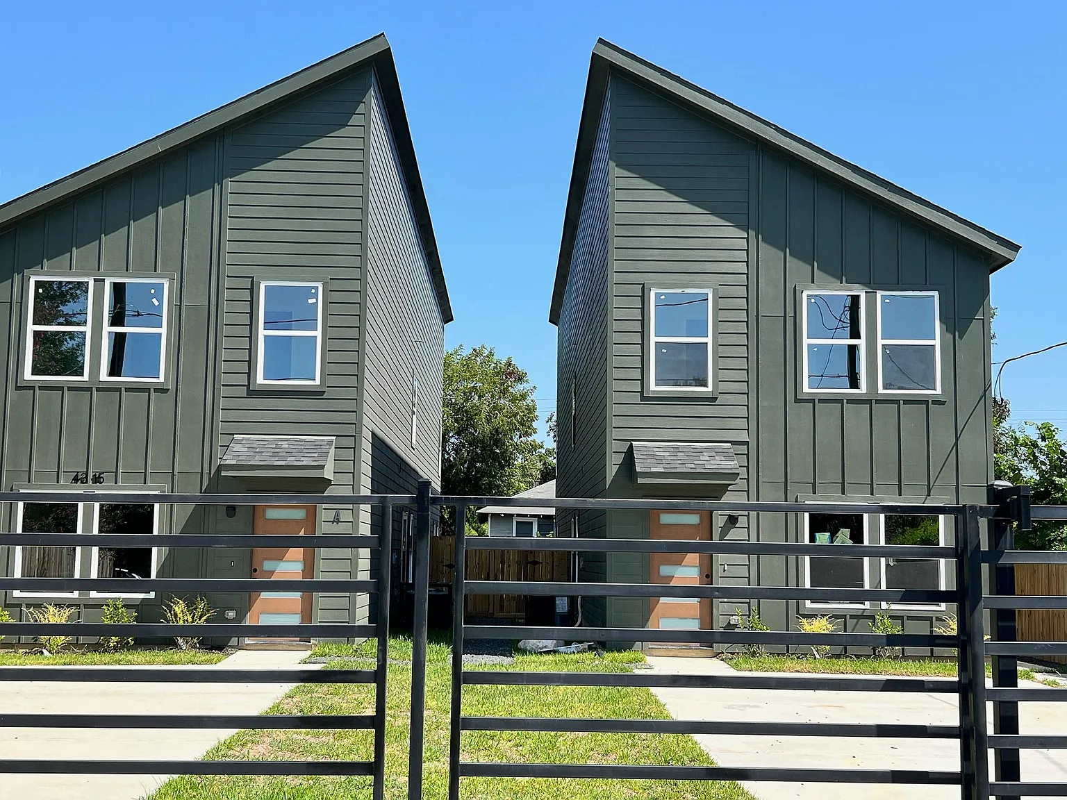 3 bed, 2.5 bath, 1296 sqft, $1,850 — Photo 1