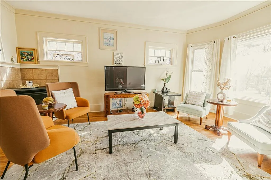 3 bed, 1231 sqft, $2,000 — Photo 4