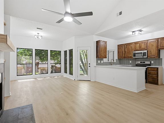 4th image of 107 Summer Place Cir