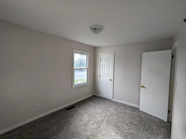 2404 W Kiernan Ave — Photo 14