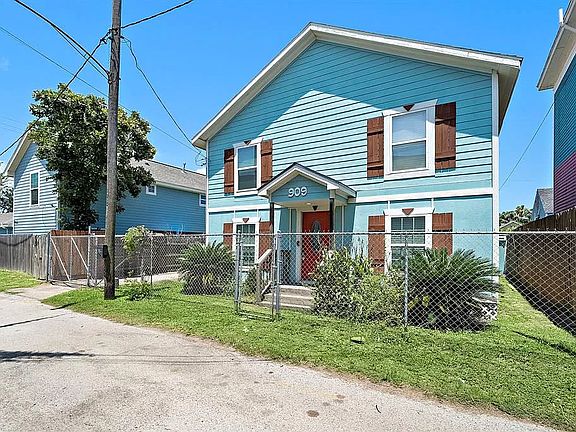 3rd image of 909 32nd St