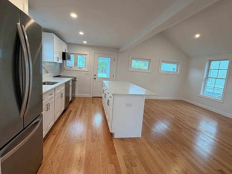 55 Mansfield St #B — Photo 6