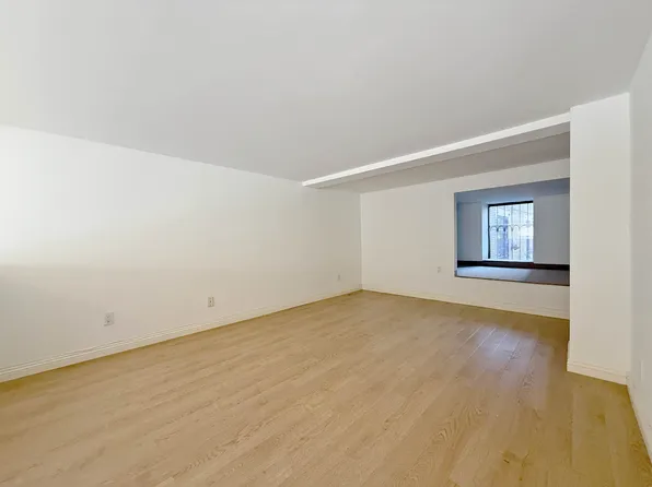 371 Madison Street image 9 of 17