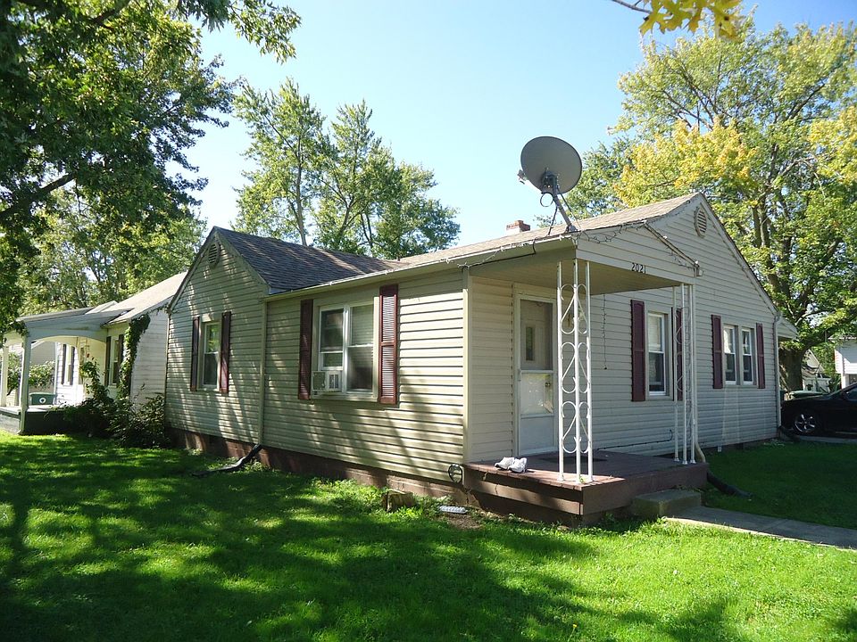 1st image of 2021 N Rosewood Ave