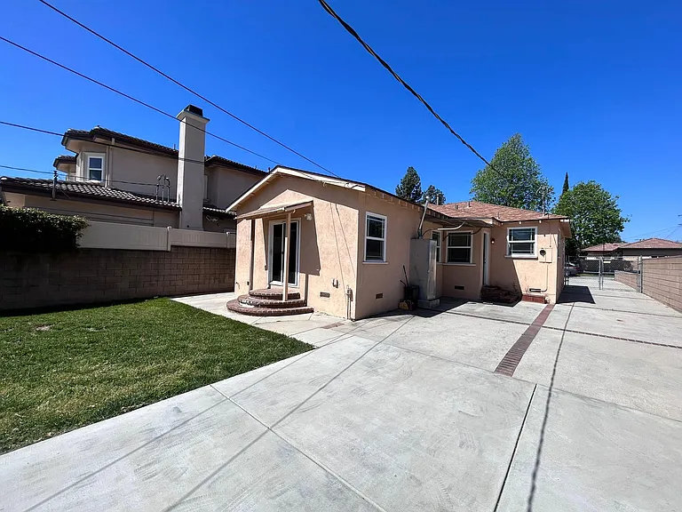 5452 Loma Ave #A — Photo 10