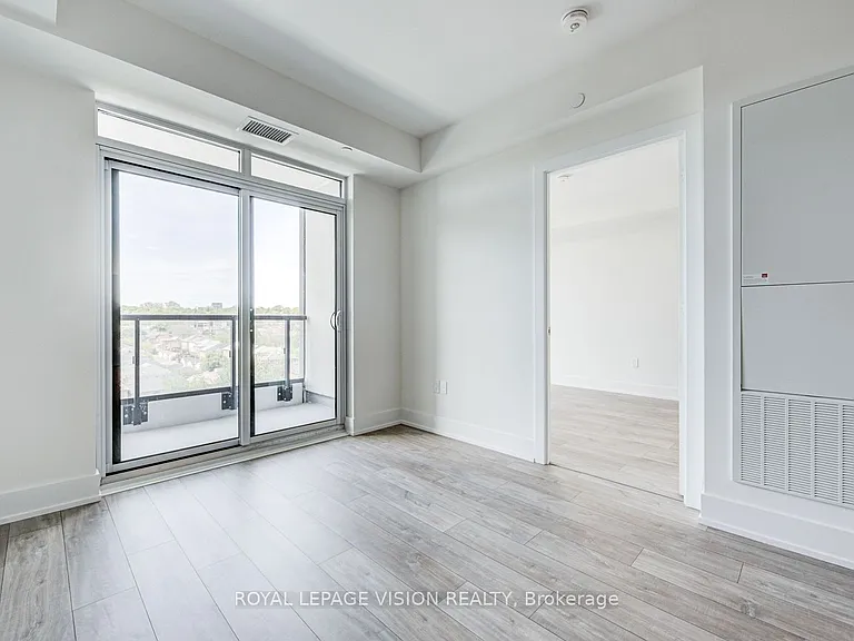 858 Dupont St #716 — Photo 6